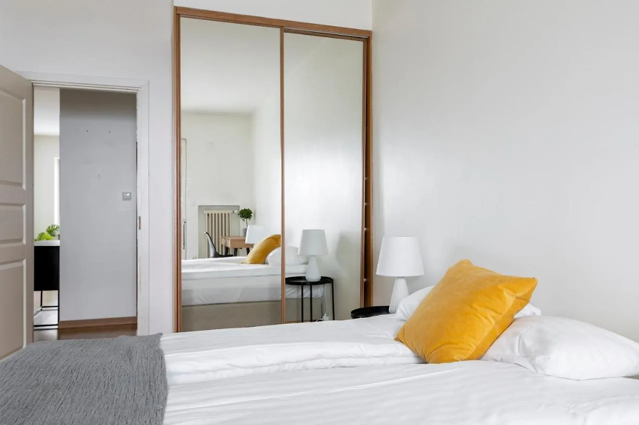 2Ndhomes 3 Bedroom Apartment With Balcony In Bulevardi Helsinki
